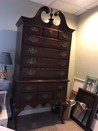 Link-taylor mahogany chest on chest