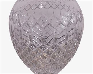 Bombay lead crystal vase, with elegant diamond cuts, great expanded opening to accommodate the perfect behavior flowers. Even the top is hand faceted with a diamond tipped cutting wheel