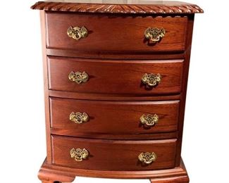 Excellent Chest of drawers, hand carved mahogany with decorative handles 