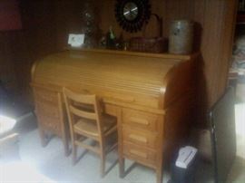 Kind-Clare Clothing Plant Desk