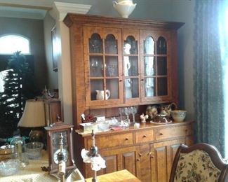 RL TREHARN, YOUNGSTOWN, OH FURN. CRAFTER, TIGER MAPLE, BEAUTIFUL dr table and cabinet!