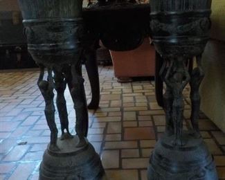 Metal urns