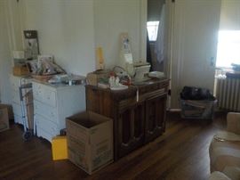 Vintage Singer sewing machine, vintage patterns and fabric