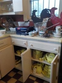 Large collection of yellow lettuce dinner ware