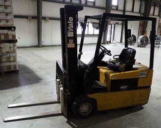 Yale Battery Powered Hydraulic Fork Lift Model # ERP040TFN36SE082, Load Max 4000LBS