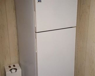 GE refrigerator, appx 18-20cu ft