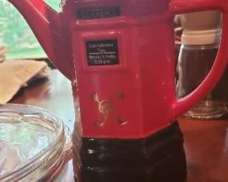 English telephone booth tea pot