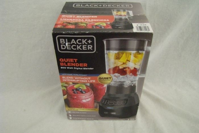 New In Box Black & Decker Quiet Blender 800 Watt Digital 3 Speed
