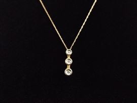 10k Yellow Gold Diamond Pendant Necklace