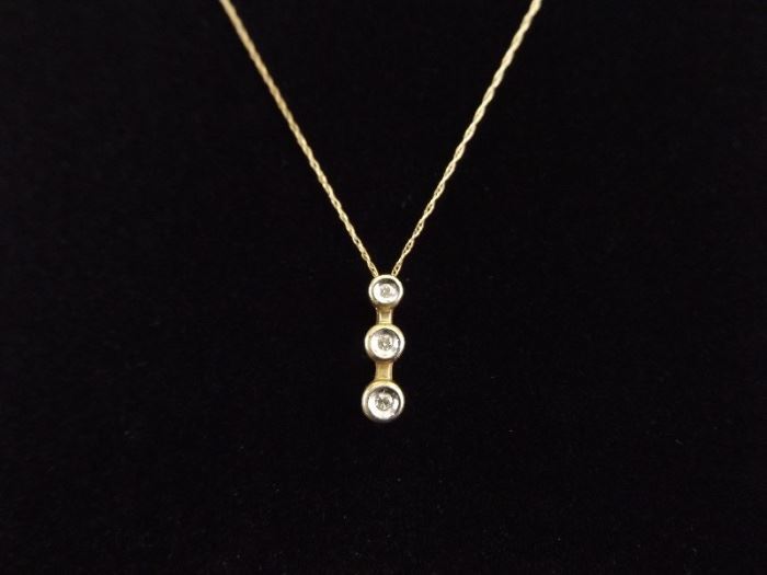10k Yellow Gold Diamond Pendant Necklace
