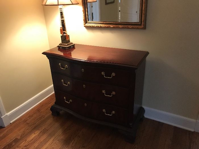 Chest of drawers