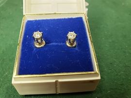 HQ Diamond Stud Earrings