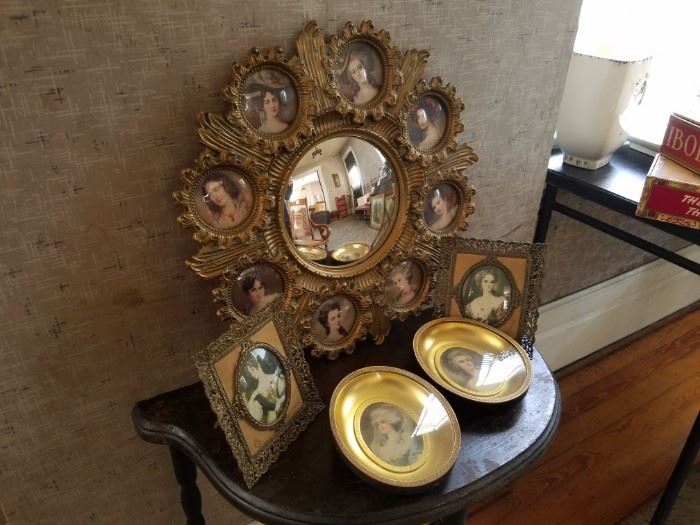 Mirror w Victorian Portraits