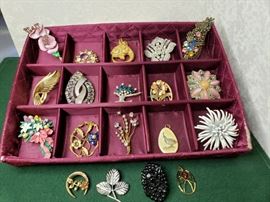 Vtg Brooches
