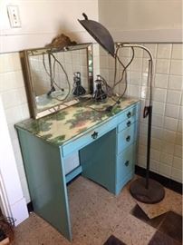 Vtg Vanity, Mirror and Ultraviolet Lights