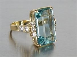 Fine 15.50 CT Aquamarine and Diamond Ring in 14k Yellow Gold - $24,000 Appraisal