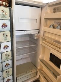 #97	Vintage kenmore Refrigerator 12.5 CU Manual Defrost 	 $40.00 
