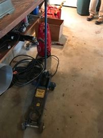 #107	Hollywood ACC. Hydraulic Floor Roller Jack 	 $40.00 
