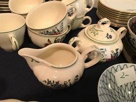 #119	Villeroy & Bach "alt strassburg" - 60 pieces	 $150.00 
