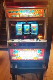King of Jungle 25¢ slot machine in working order. Great for any REC room or man cave.
