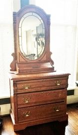 Cute little oak dresser with unique mirror. Not too big just right for that small space. 