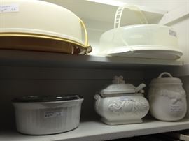 Cake holders and serving dishes