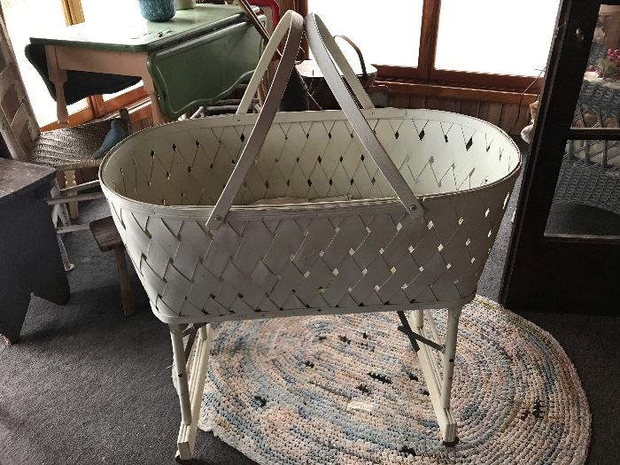 1930's Vintage Baby Basket Bassinet