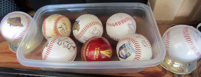 Baseball memorabilia (1995 world Series) signed balls ...no provenance & cricket ball
