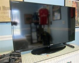 Samsung 43 in TV and Sony DVD player