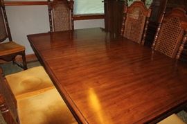 DINING ROOM TABLE 