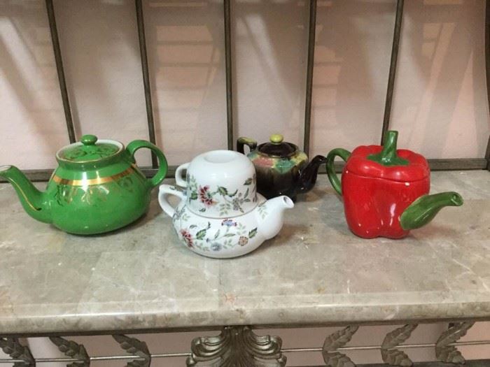 4 Tea Pots #1 https://ctbids.com/#!/description/share/121016