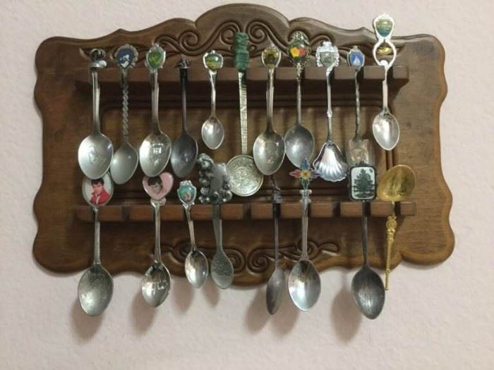 Set of 3 Spoon Holders and Spoons https://ctbids.com/#!/description/share/121025