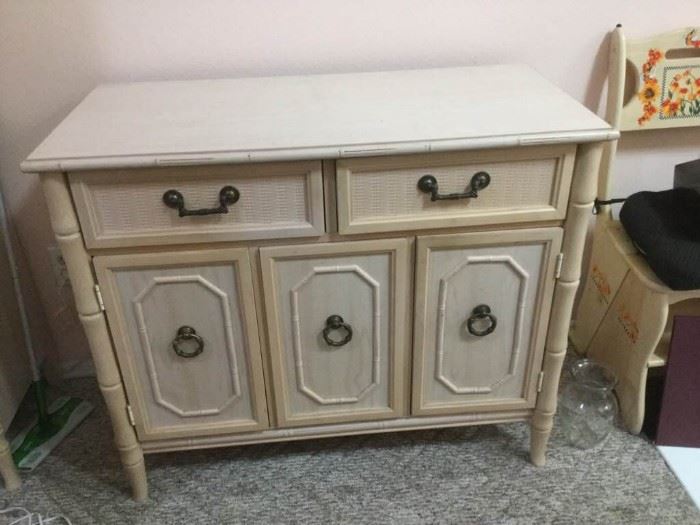 Sideboard by Broyhill          https://ctbids.com/#!/description/share/121027