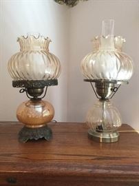 Two Vintage Globe Lamps            https://ctbids.com/#!/description/share/121038