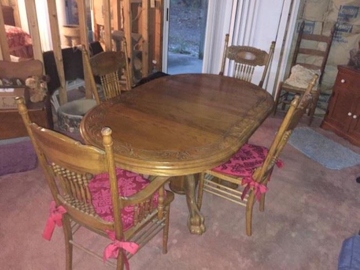 Dining Table with 4 Chairs https://ctbids.com/#!/description/share/118671