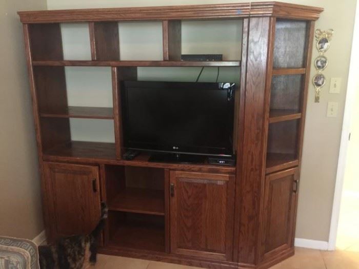 Entertainment Unit https://ctbids.com/#!/description/share/119175