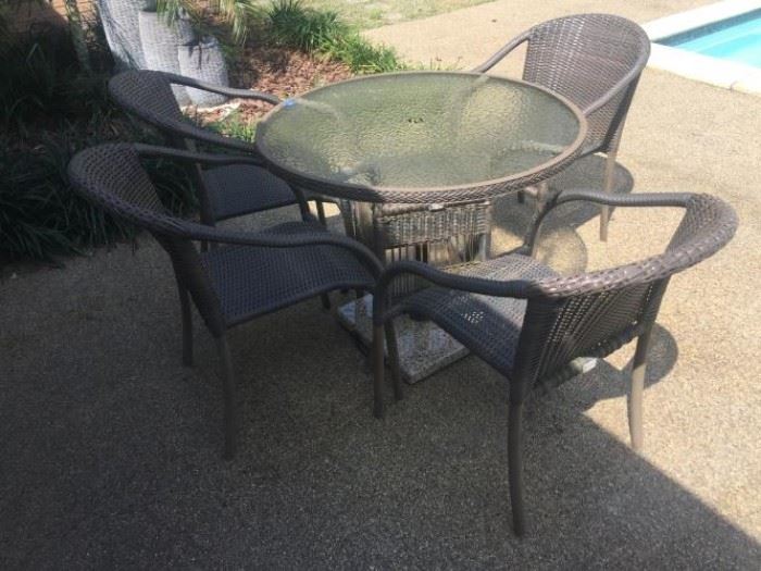 Outdoor Table and 4 Chairs       https://ctbids.com/#!/description/share/119189