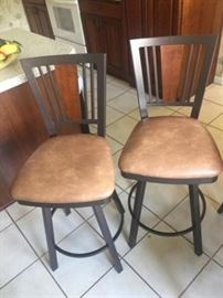 2 Bar Stools https://ctbids.com/#!/description/share/119131