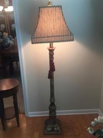 Floor Lamp https://ctbids.com/#!/description/share/119091