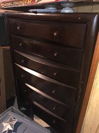 Chest of drawers