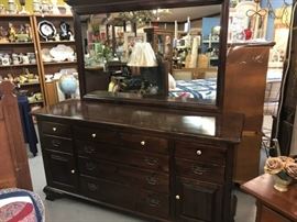 Ethan Allen Cannon Ball Dresser w Mirror