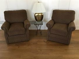 King Hickory Swivel Chairs and Lamp Lot
