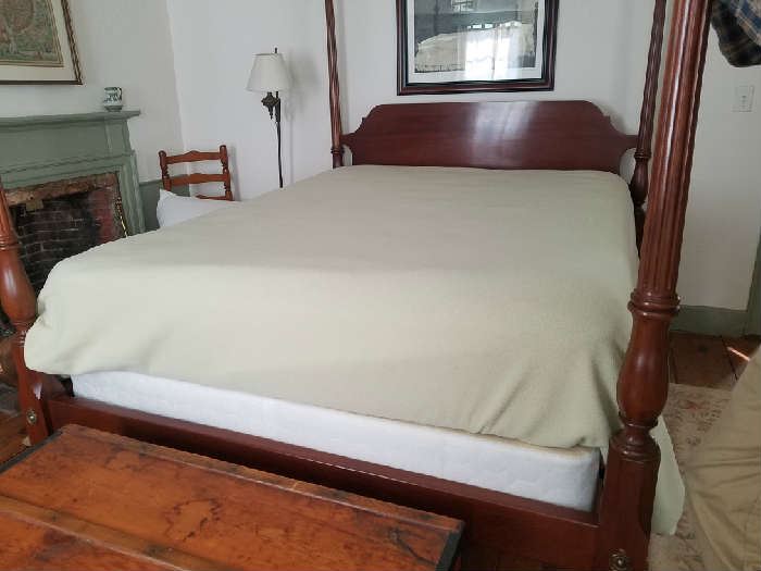 Fine four poster Stickley Queen size bed 