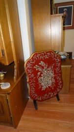 DECORATIVE TILT TOP FIRESCREEN/TABLE