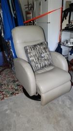 LEATHER RECLINER