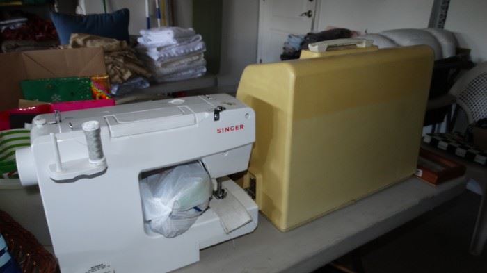 SINGER SEWING MACHINE