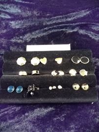 9 post earrings https://ctbids.com/#!/description/share/125105