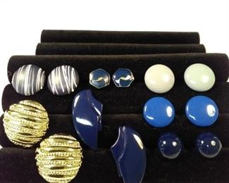 7 pairs of blue and gold pierced earrings https://ctbids.com/#!/description/share/125165