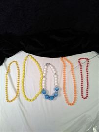 5 retro costume jewelry necklaces https://ctbids.com/#!/description/share/125166