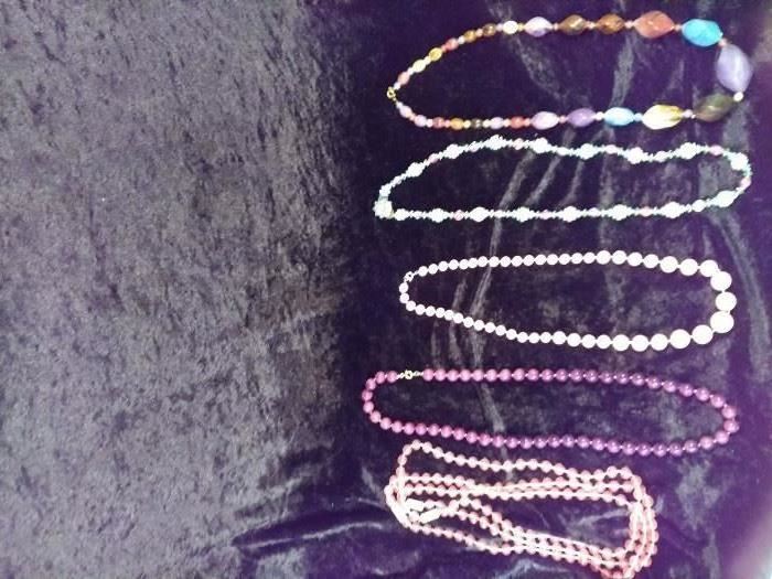 5 retro costume jewelry necklaces https://ctbids.com/#!/description/share/125106
